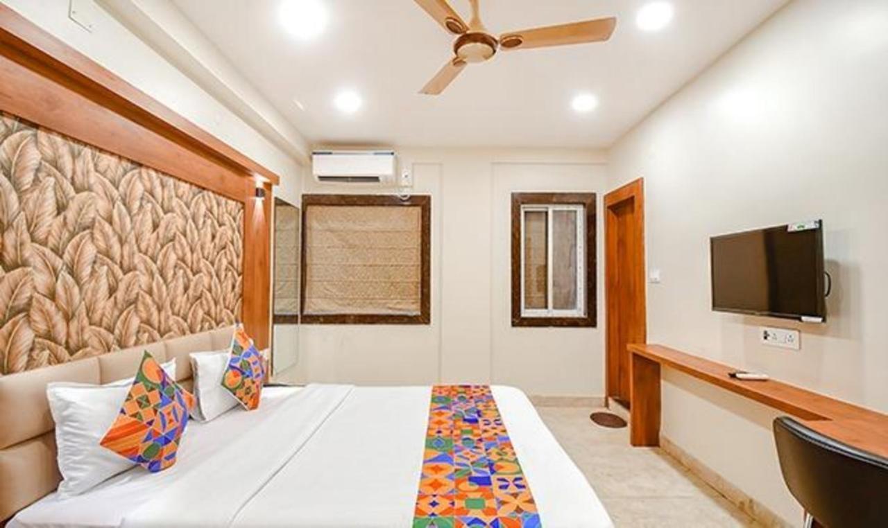 Hotel Fabhotel Dworld Residency