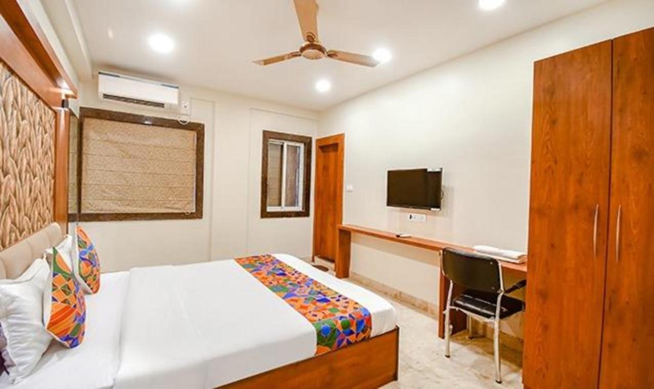 Hotel Fabhotel Dworld Residency Kolkata