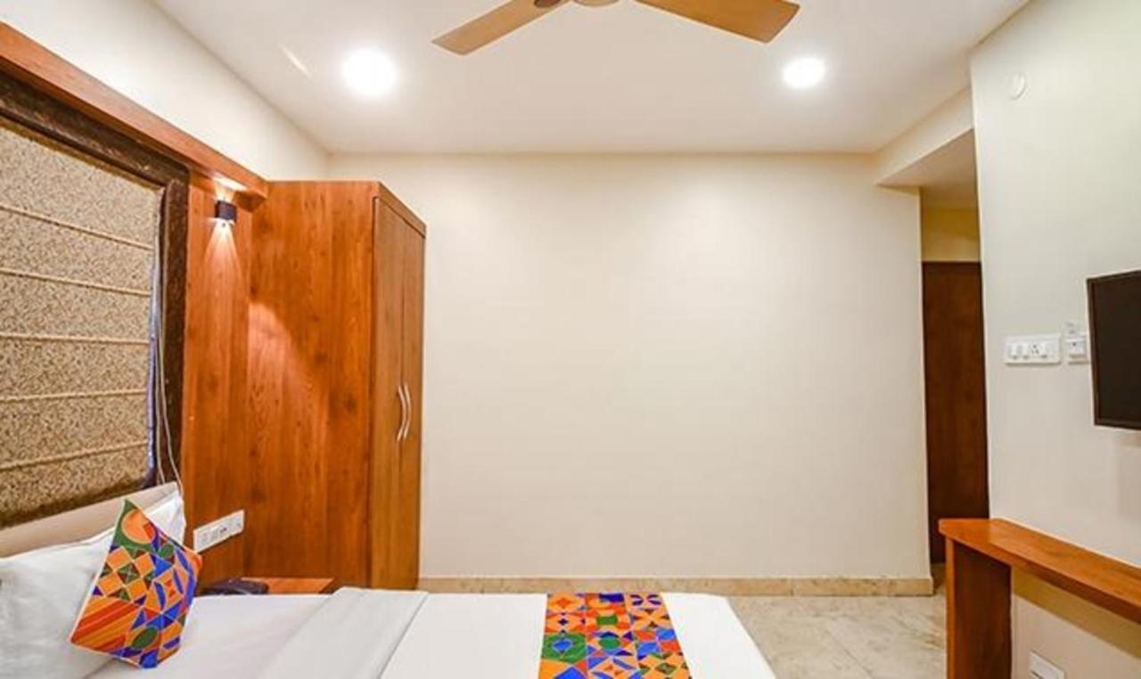 Hotel Fabhotel Dworld Residency Kolkata