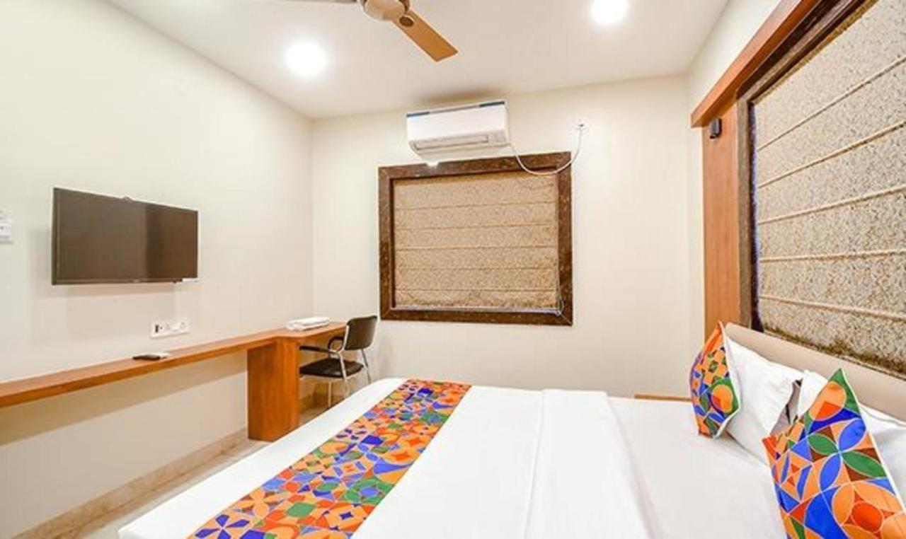 Hotel Fabhotel Dworld Residency Kolkata